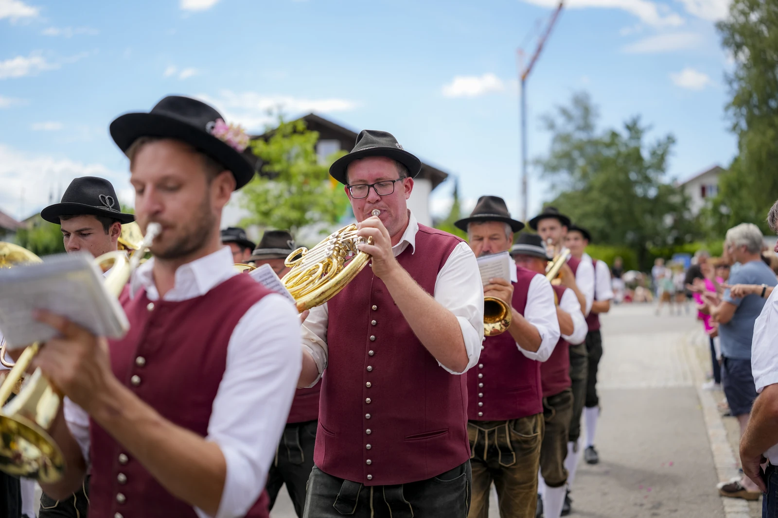 BZMF: Sonntag - Gottesdienst, Frühshoppen, Umzug, Fahneneinzug und Stimmung im Festzelt